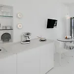 Divine View Sol Homes Тира